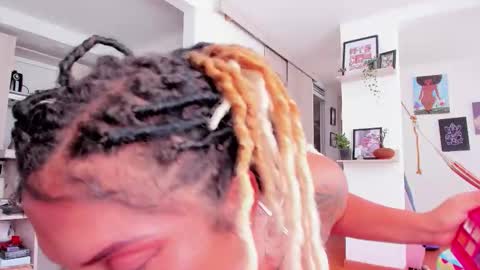 Snapshot of karlye_5 chatting on 5, 12, 2025 Karlye online show from 5, 12, 2025