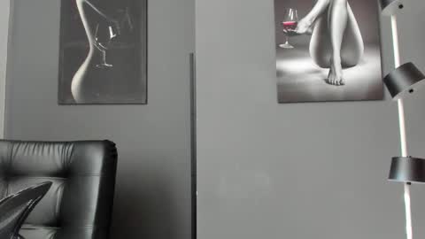 Snapshot of karlyjons_ chatting on 12, 11, 2025 online show from 12, 11, 2025