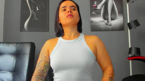 Snapshot of karlyjons_ chatting on 4, 12, 2025 online show from 4, 12, 2025