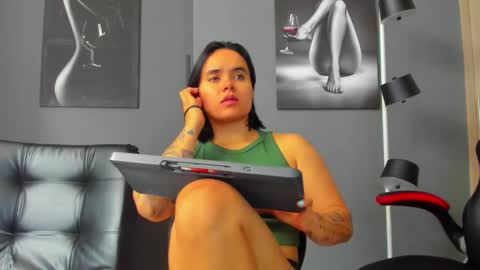 Snapshot of karlyjons_ chatting on 22, 12, 2025 online show from 22, 12, 2025