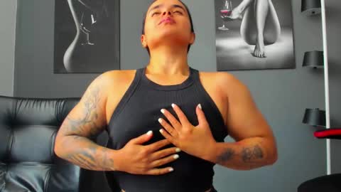 Snapshot of karlyjons_ chatting on 2, 2, 2026 online show from 2, 2, 2026