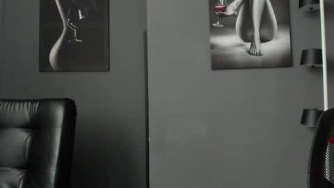 Snapshot of karlyjons_ chatting on 4, 2, 2026 online show from 4, 2, 2026