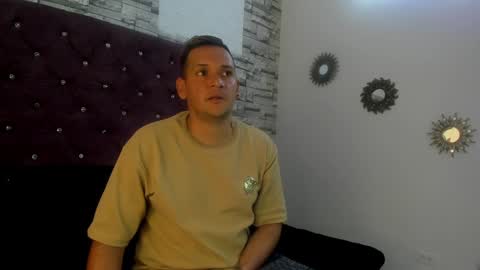 Snapshot of karol_and_paul chatting on 20, 12, 2024 karol and paul online show from 20, 12, 2024