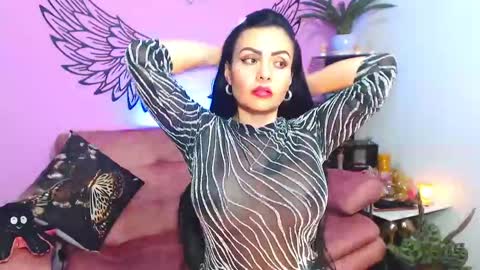 Karol Kenedy online show from 6, 3, 2025