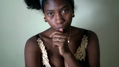 Snapshot of karoliee chatting on 21, 4, 2026 karoliee online show from 21, 4, 2026
