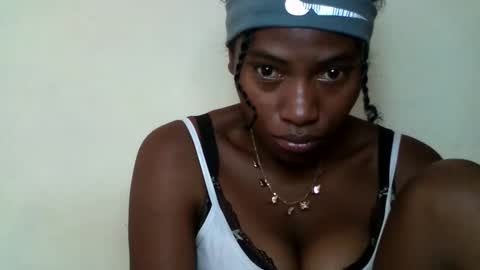 Snapshot of karoliee chatting on 24, 4, 2026 karoliee online show from 24, 4, 2026