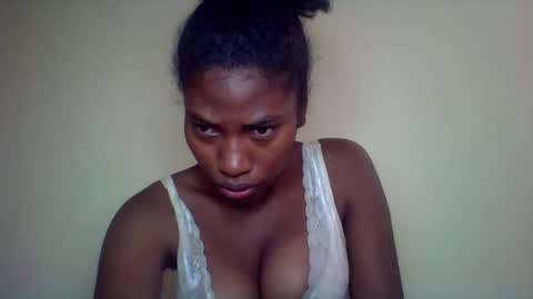 Snapshot of karoliee chatting on 2, 5, 2026 karoliee online show from 2, 5, 2026