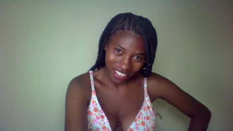 Snapshot of karoliee chatting on 3, 5, 2026 karoliee online show from 3, 5, 2026