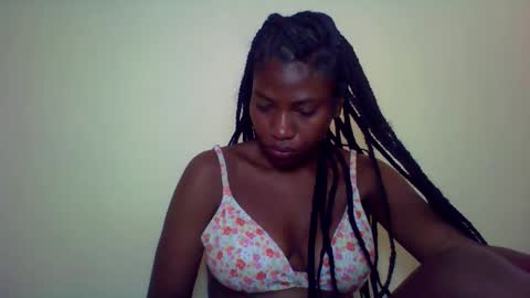 Snapshot of karoliee chatting on 4, 5, 2026 karoliee online show from 4, 5, 2026