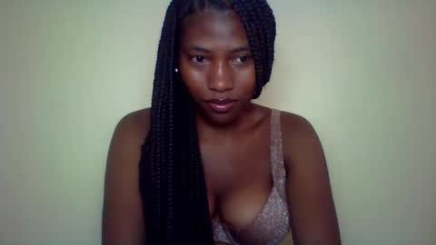 Snapshot of karoliee chatting on 5, 5, 2026 karoliee online show from 5, 5, 2026
