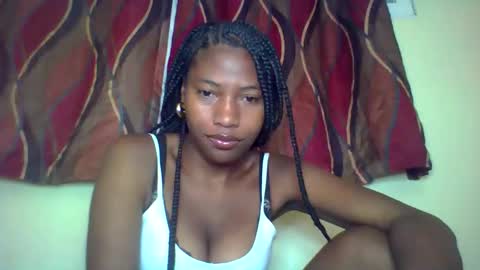 Snapshot of karoliee chatting on 6, 5, 2026 karoliee online show from 6, 5, 2026