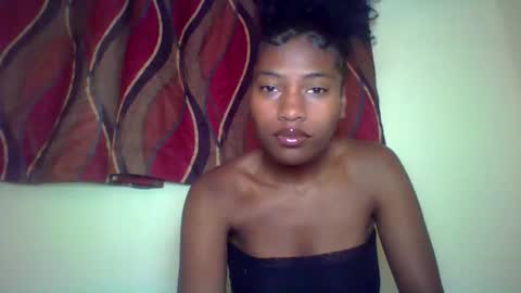Snapshot of karoliee chatting on 26, 5, 2026 karoliee online show from 26, 5, 2026