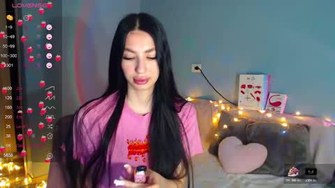 Snapshot of karolina_hottie_ chatting on 8, 11, 2025 Kira online show from 8, 11, 2025