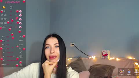 Snapshot of karolina_hottie_ chatting on 12, 11, 2025 Kira online show from 12, 11, 2025