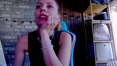 Snapshot of karoline121 chatting on 5, 3, 2025 karoline121 online show from 5, 3, 2025