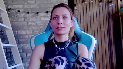 Snapshot of karoline121 chatting on 5, 3, 2025 karoline121 online show from 5, 3, 2025