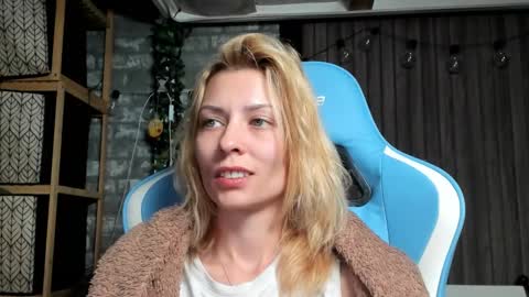 Snapshot of karoline121 chatting on 17, 9, 2025 karoline121 online show from 17, 9, 2025