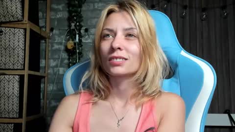 Snapshot of karoline121 chatting on 18, 9, 2025 karoline121 online show from 18, 9, 2025