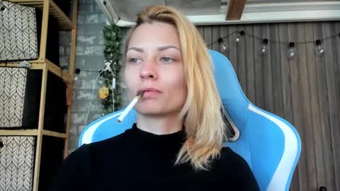 Snapshot of karoline121 chatting on 19, 9, 2025 karoline121 online show from 19, 9, 2025