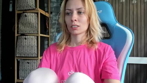Snapshot of karoline121 chatting on 26, 9, 2025 karoline121 online show from 26, 9, 2025