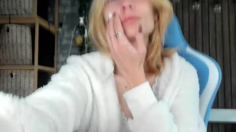 Snapshot of karoline121 chatting on 28, 9, 2025 karoline121 online show from 28, 9, 2025