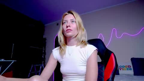 Snapshot of karoline121 chatting on 30, 9, 2025 karoline121 online show from 30, 9, 2025