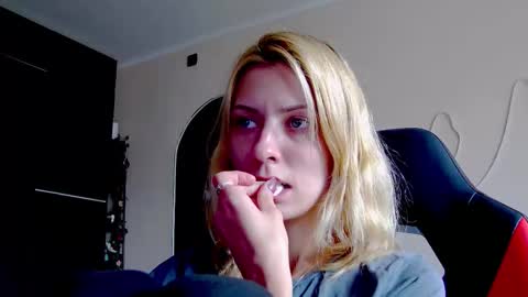 Snapshot of karoline121 chatting on 1, 10, 2025 karoline121 online show from 1, 10, 2025
