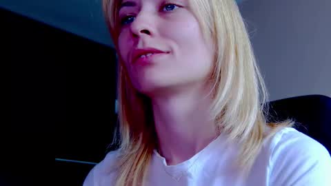 Snapshot of karoline121 chatting on 2, 10, 2025 karoline121 online show from 2, 10, 2025