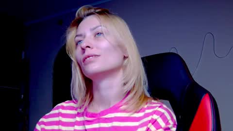 Snapshot of karoline121 chatting on 2, 10, 2025 karoline121 online show from 2, 10, 2025