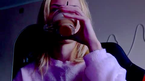 Snapshot of karoline121 chatting on 3, 10, 2025 karoline121 online show from 3, 10, 2025