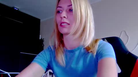 Snapshot of karoline121 chatting on 6, 10, 2025 karoline121 online show from 6, 10, 2025