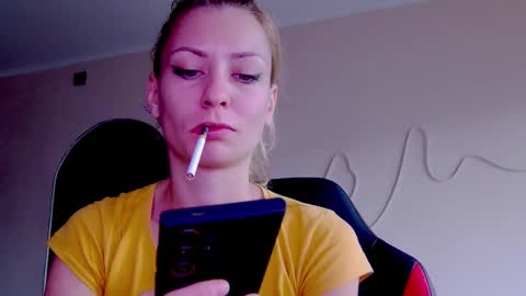 Snapshot of karoline121 chatting on 15, 10, 2025 karoline121 online show from 15, 10, 2025