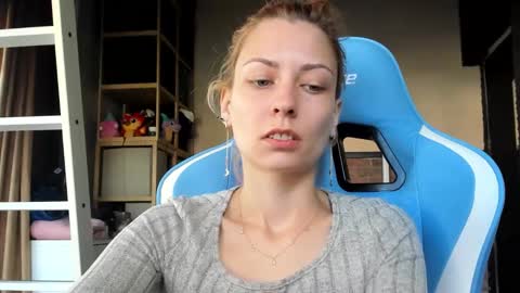 Snapshot of karoline121 chatting on 28, 10, 2025 karoline121 online show from 28, 10, 2025