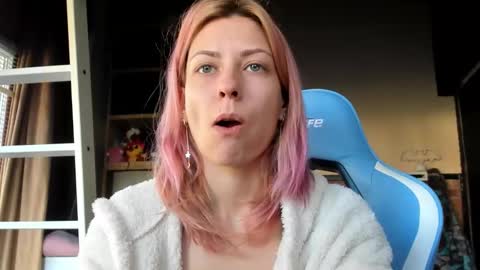 Snapshot of karoline121 chatting on 29, 10, 2025 karoline121 online show from 29, 10, 2025