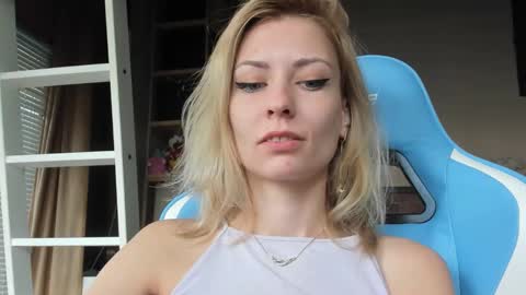 Snapshot of karoline121 chatting on 11, 11, 2025 karoline121 online show from 11, 11, 2025