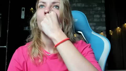 Snapshot of karoline121 chatting on 12, 11, 2025 karoline121 online show from 12, 11, 2025