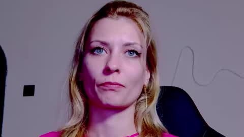 Snapshot of karoline121 chatting on 13, 11, 2025 karoline121 online show from 13, 11, 2025