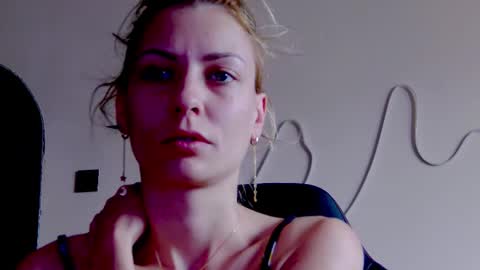 Snapshot of karoline121 chatting on 15, 11, 2025 karoline121 online show from 15, 11, 2025