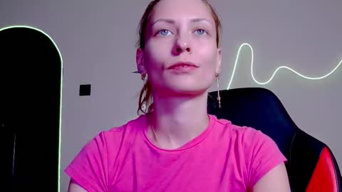 Snapshot of karoline121 chatting on 21, 11, 2025 karoline121 online show from 21, 11, 2025