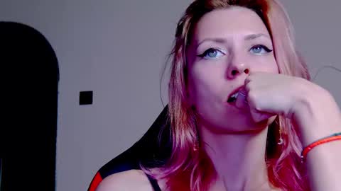 Snapshot of karoline121 chatting on 23, 11, 2025 karoline121 online show from 23, 11, 2025