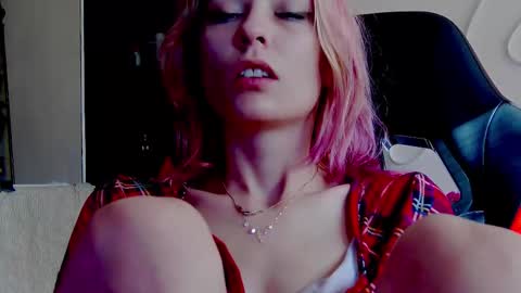 Snapshot of karoline121 chatting on 24, 11, 2025 karoline121 online show from 24, 11, 2025