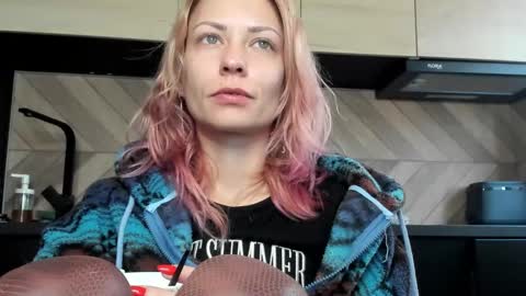 Snapshot of karoline121 chatting on 2, 12, 2025 karoline121 online show from 2, 12, 2025