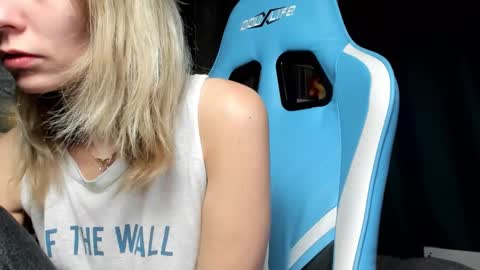 karoline121 online show from 17, 12, 2025