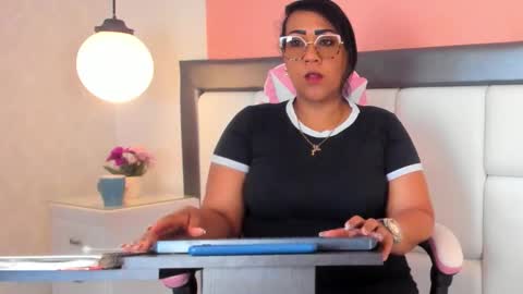 Snapshot of karolwest_ chatting on 16, 12, 2025 karolwest_ online show from 16, 12, 2025