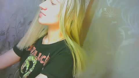 Caroline Fox online show from 12, 9, 2025