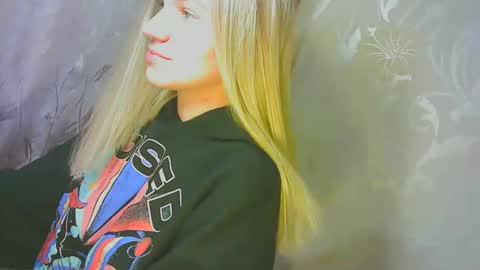 Caroline Fox online show from 25, 9, 2025