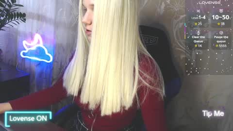 Snapshot of karolynafox chatting on 5, 4, 2026 Caroline Fox online show from 5, 4, 2026