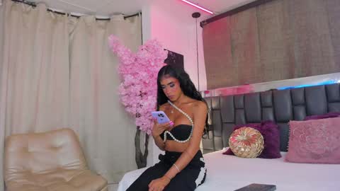 Kata Millants online show from 8, 2, 2025
