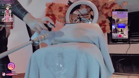 kate the pink girl online show from 22, 1, 2025