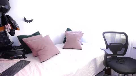 Help me with rate thanks  online show from 15, 10, 2025